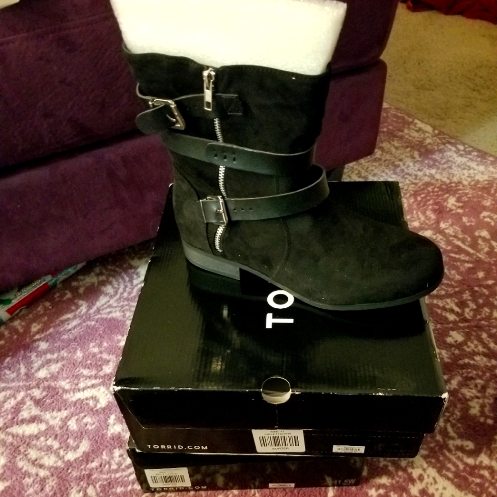 Black Flat Booties